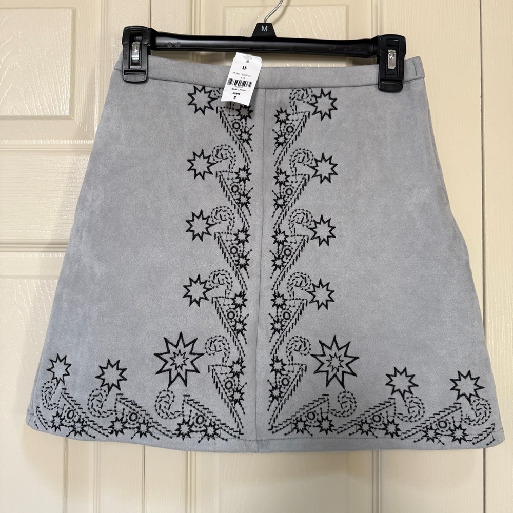 NWT LF Seek The Label Light Gray Suede w/ Black Embroidery Mini Skirt